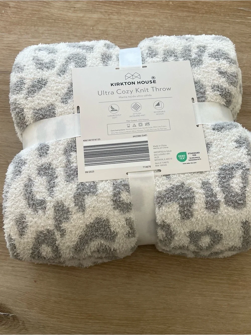 NWT Kirkton House Ultra Cozy Knit Throw - White & Gray Leopard Print
